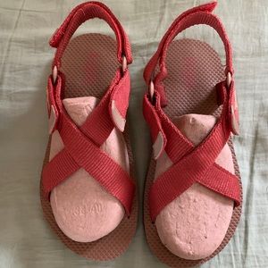 Flojos Cross Strap Sandals
